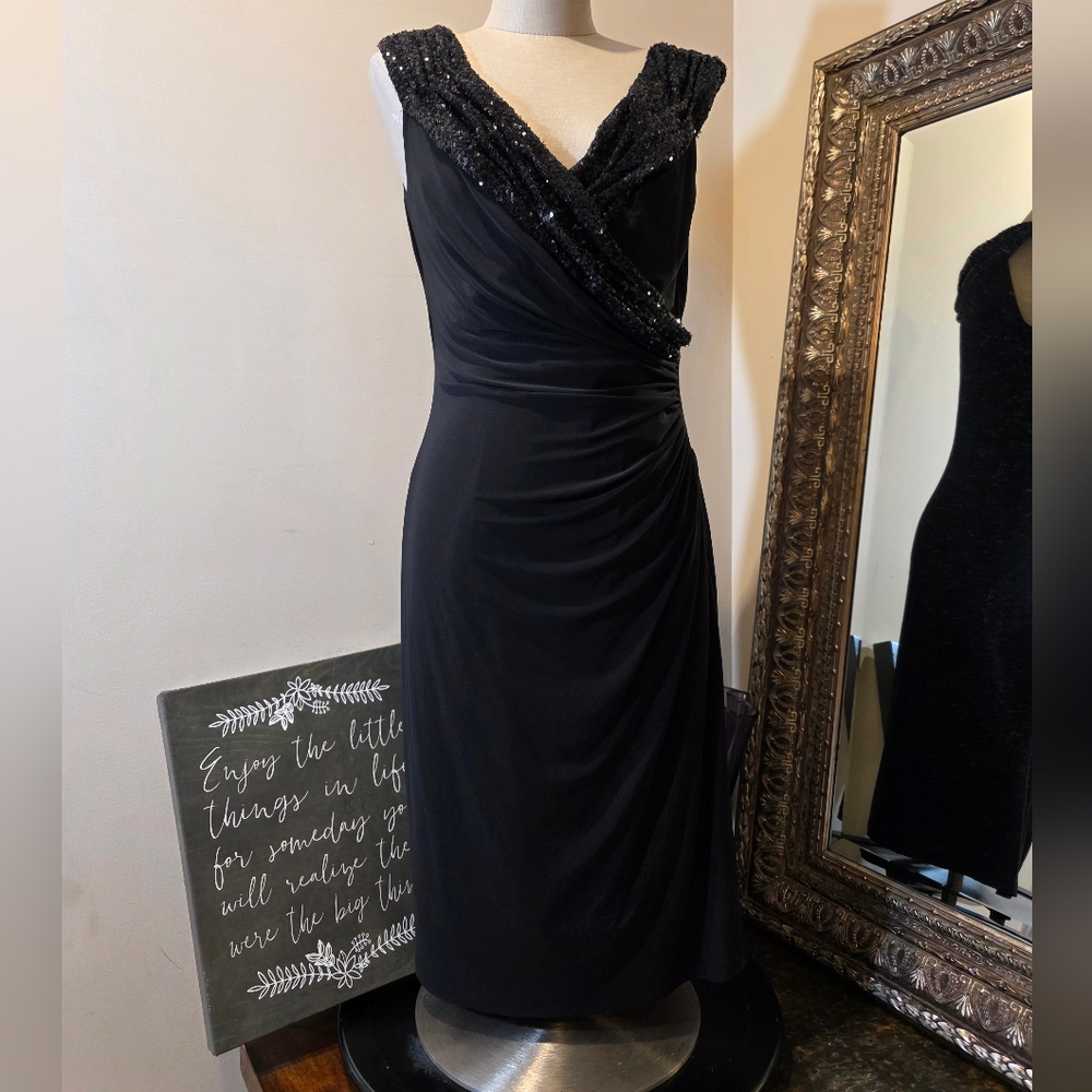 Lauren Ralph Lauren Evening Wear. Black Midi Dress w/ Sequin Embellishment. Sz 8